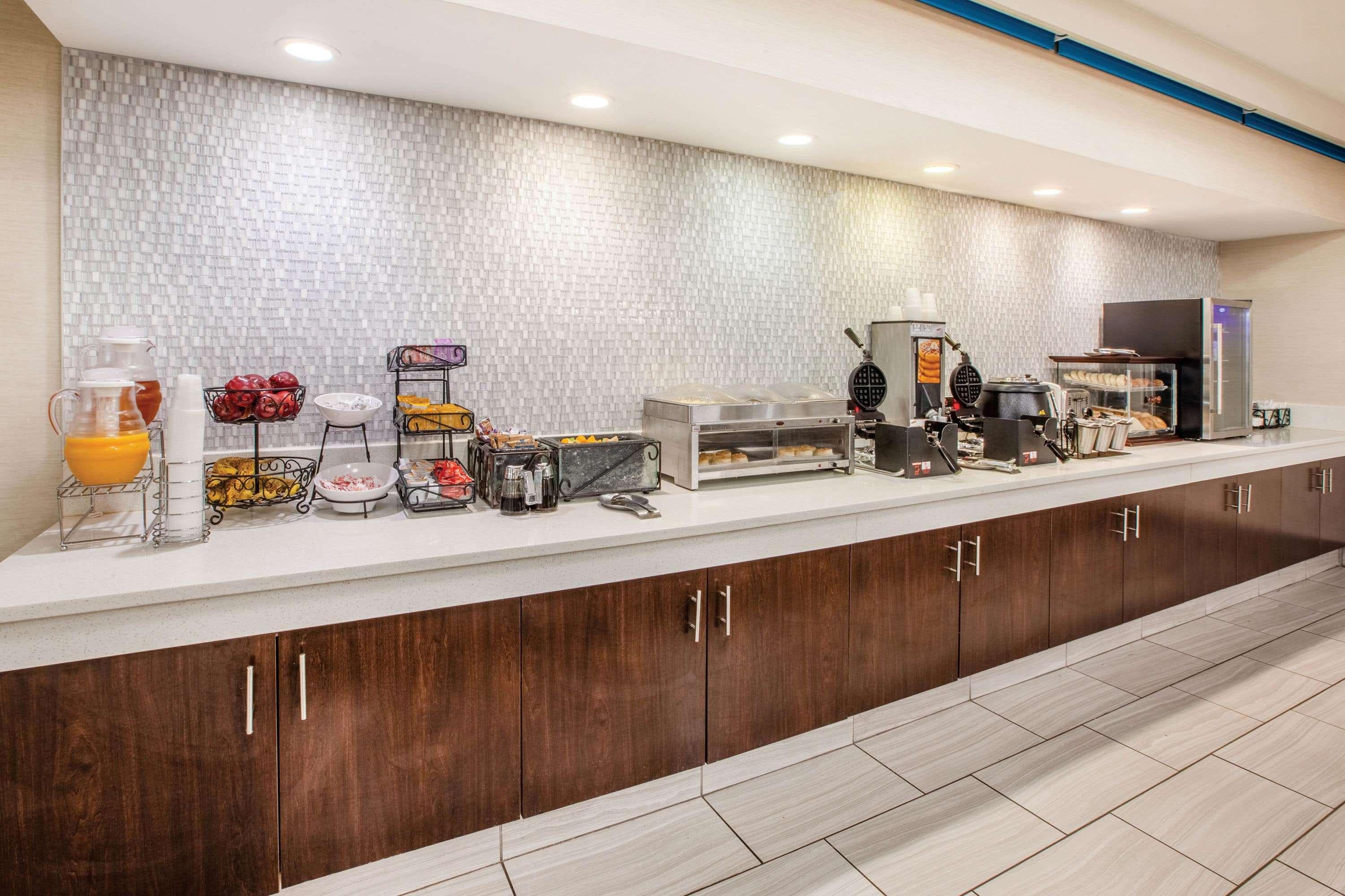 La Quinta By Wyndham Cincinnati Airport Флорънс Екстериор снимка